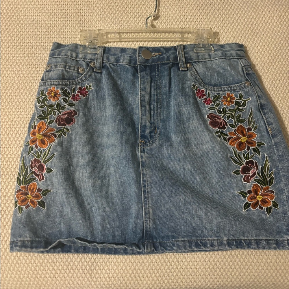 Cute 70s Floral Jean Skirt